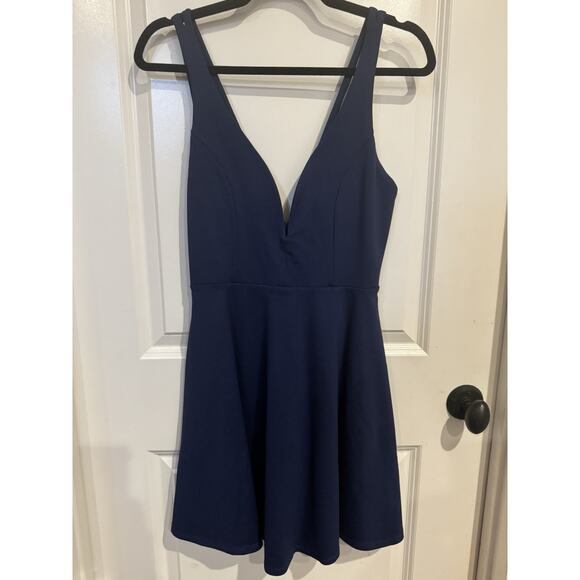 Lulu’s plunge neck navy dress new with tags size medium - Picture 4 of 7